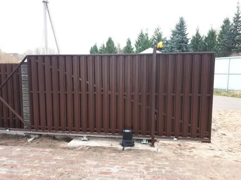Откатные ворота и забор