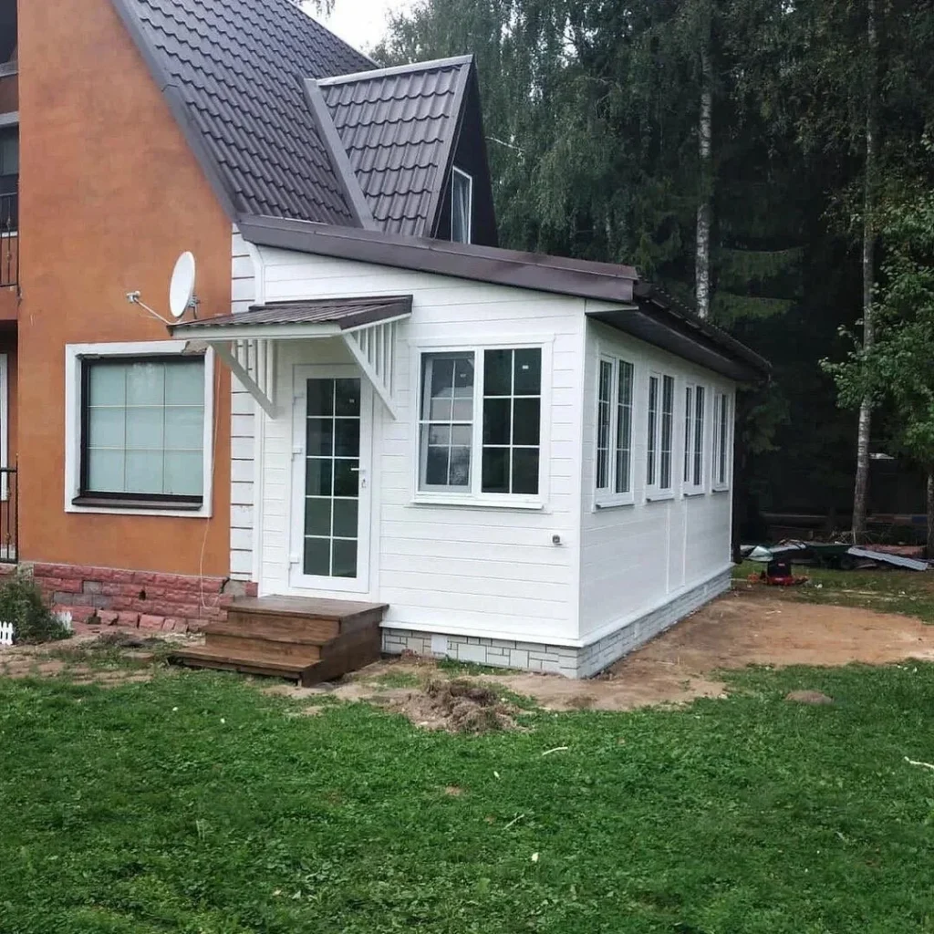 Пристройка или терраса у дома